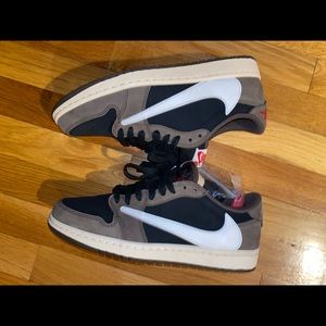 Travis Scott Jordan 1 Low OG